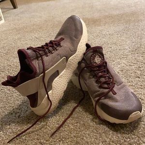 Nike Air Huarache Women’s size 9